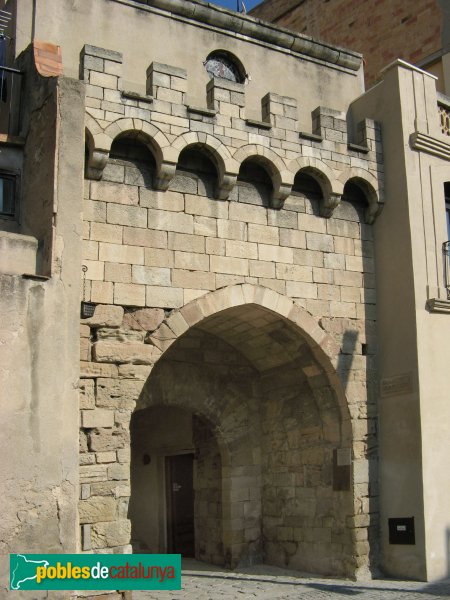 Igualada - Portal de la Font Major (Foto: Albert Esteves, 2009) Igualada - Portal de la Font Major