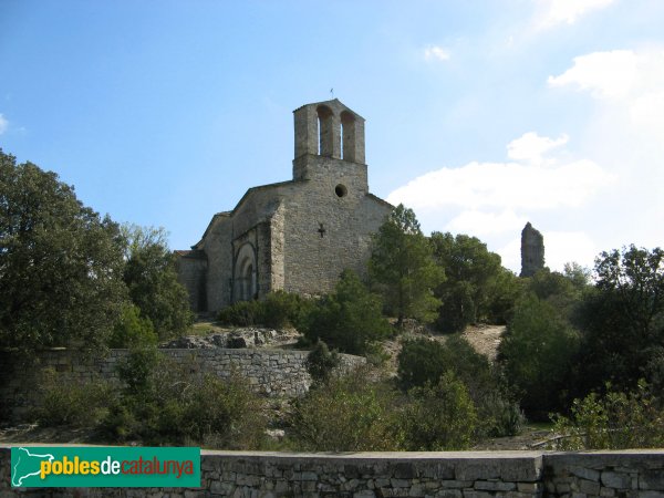 La Llacuna- Sant Pere de Vilademàger i castell (Foto: Albert Esteves, 2009) La Llacuna- Sant Pere de Vilademàger i castell