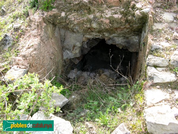 Santa Maria de Miralles - Castell de Miralles, cases antigues