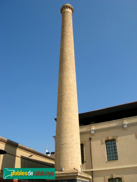 Igualada - Cal Font, xemeneia (Foto: Albert Esteves, 2009) Igualada - Cal Font, xemeneia
