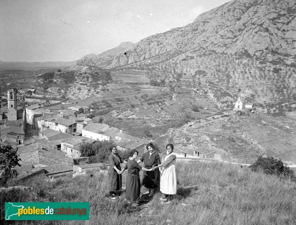 Collbató - Ermita de la Salut, vista des del castell