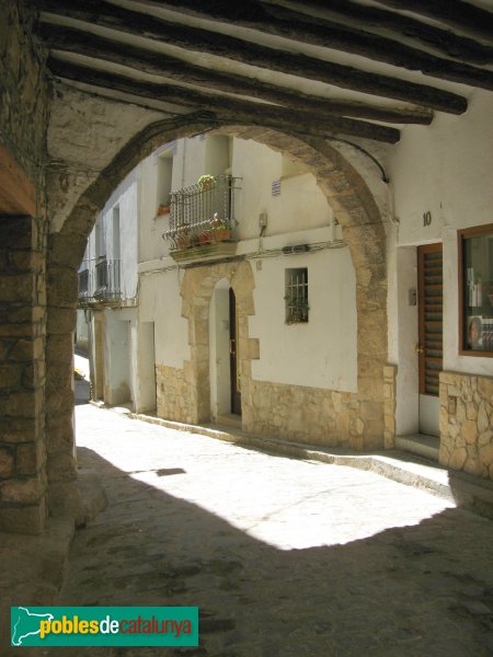 Sant Martí de Tous - Carrer de les Voltes (Foto: Albert Esteves, 2009) Sant Martí de Tous - Carrer de les Voltes