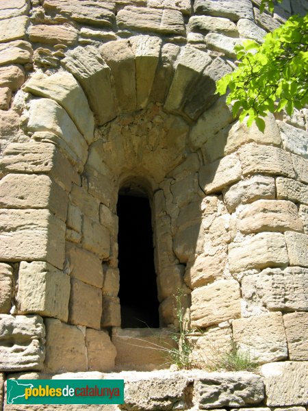 Sant Martí de Tous - Santa Maria de la Roqueta, finestra de l'absis (Foto: Albert Esteves, 2009) Sant Martí de Tous - Santa Maria de la Roqueta, finestra de l'absis