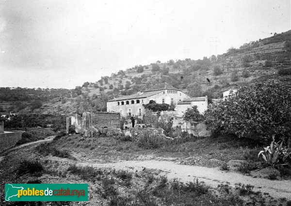 Sant Climent de Llobregat - Masia Molins (Foto: Josep Salvany - Fons Salvany, Biblioteca de Catalunya, 1923) Sant Climent de Llobregat - Masia Molins
