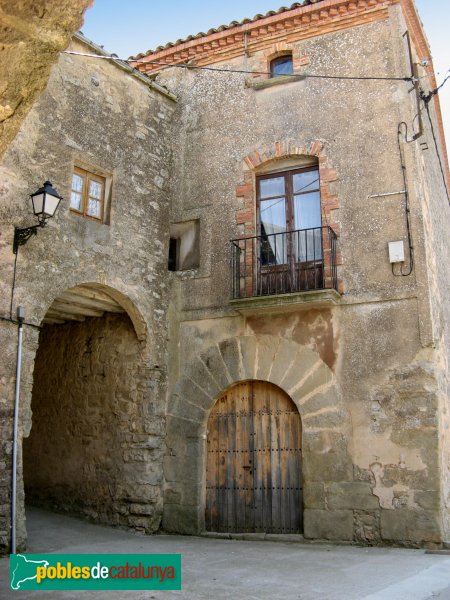 Sant Pere Sallavinera - La Fortesa (Foto: Albert Esteves, 2009) Sant Pere Sallavinera - La Fortesa