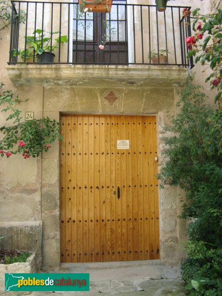 Copons - Portal 1761 (Foto: Albert Esteves, 2009) Copons - Portal 1761