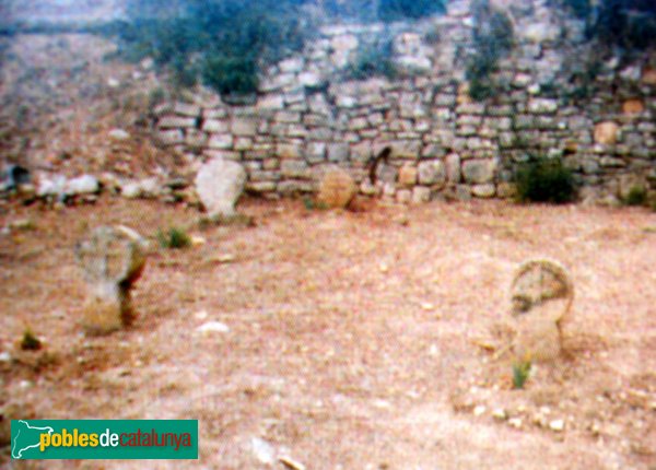 Pujalt - Esteles funeràries a l'emplaçament original