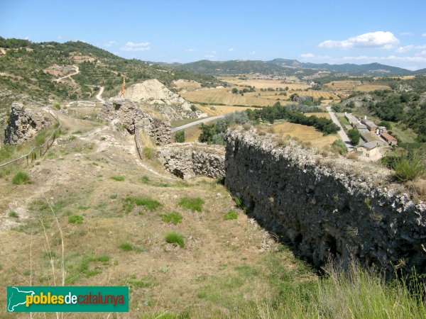 Castellfollit de Riubregós - Castell, muralla (Foto: Albert Esteves, 2009) Castellfollit de Riubregós - Castell, muralla