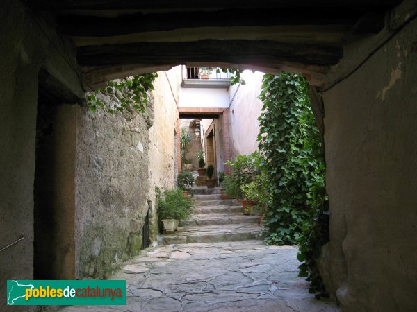 Castellfollit de Riubregós - Carreró (Foto: Albert Esteves, 2009) Castellfollit de Riubregós - Carreró