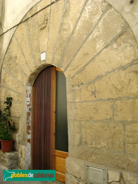 Argençola - Portal antic (Foto: Albert Esteves, 2009) Argençola - Portal antic