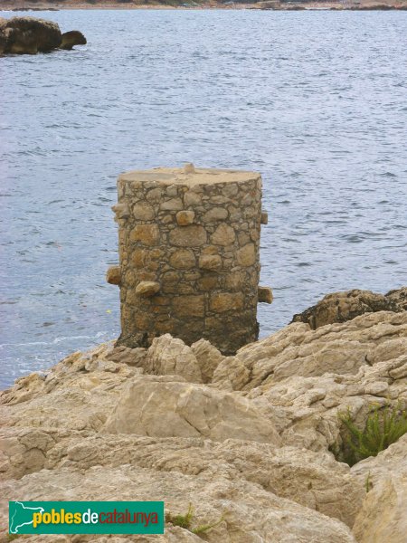 L'Escala - Piló d'amarrar (Foto: Albert Esteves, 2009) L'Escala - Piló d'amarrar