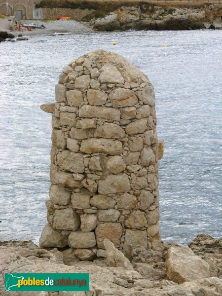 L'Escala - Piló d'amarrar (Foto: Albert Esteves, 2009) L'Escala - Piló d'amarrar