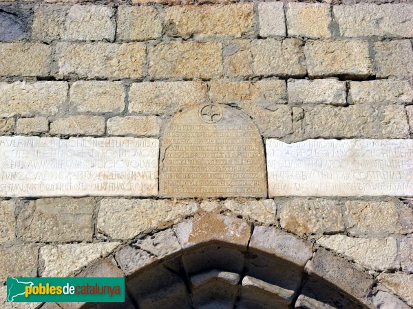 Sant Martí d'Empúries, església, làpides exteriors