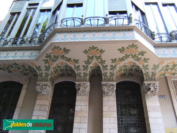 Barcelona - Palau Quadras. Façana Rosselló