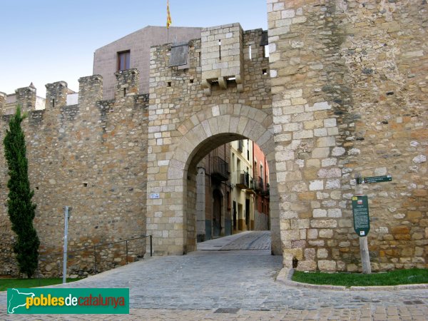 Montblanc - Portal de Sant Antoni (Foto: Albert Esteves, 2009) Montblanc - Portal de Sant Antoni