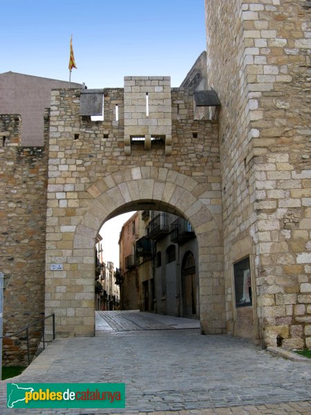 Montblanc - Portal de Sant Antoni (Foto: Albert Esteves, 2009) Montblanc - Portal de Sant Antoni