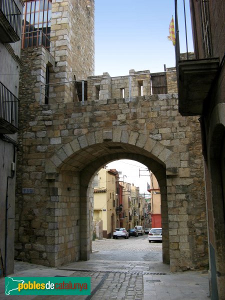 Montblanc - Portal de Sant Antoni (Foto: Albert Esteves, 2009) Montblanc - Portal de Sant Antoni