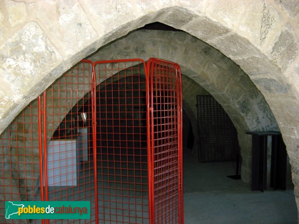 Santa Coloma de Queralt - Castell, sala de les arcades gòtiques (Foto: Albert Esteves, 2009) Santa Coloma de Queralt - Castell, sala de les arcades gòtiques