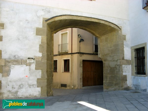 Santa Coloma de Queralt - Portal del pari d'armes del castell (Foto: Albert Esteves, 2009) Santa Coloma de Queralt - Portal del pari d'armes del castell