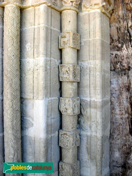 Santa Coloma de Queralt - Santa Maria de Bell-lloc, portada (Foto: Albert Esteves, 2009) Santa Coloma de Queralt - Santa Maria de Bell-lloc, portada