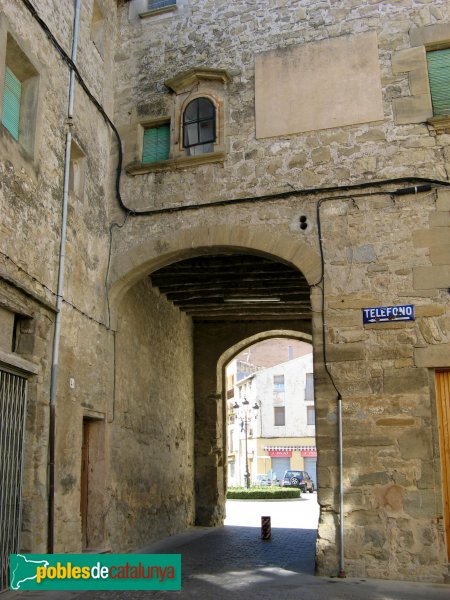 Santa Coloma de Queralt - Portal de Santa Coloma (Foto: Albert Esteves, 2009) Santa Coloma de Queralt - Portal de Santa Coloma