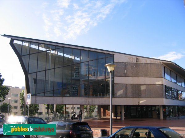 Sant Feliu de Llobregat - Biblioteca Montserrat Roig (Foto: Valentí Pons, 2009) Sant Feliu de Llobregat - Biblioteca Montserrat Roig