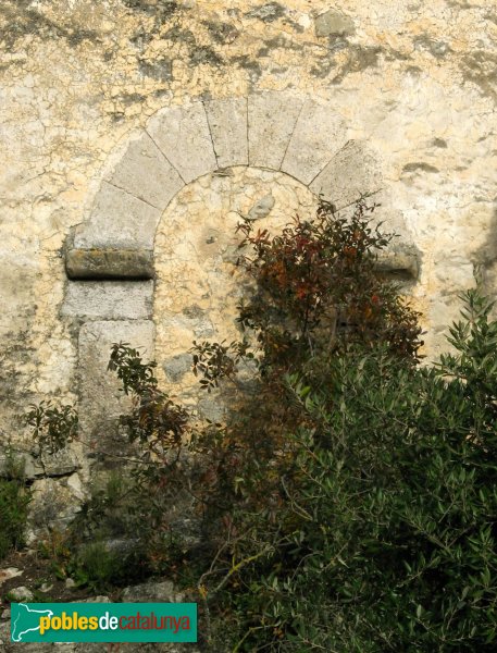 Pontils - Església de Santa Perpètua de Gaià, porta antiga (Foto: Albert Esteves, 2009) Pontils - Església de Santa Perpètua de Gaià, porta antiga
