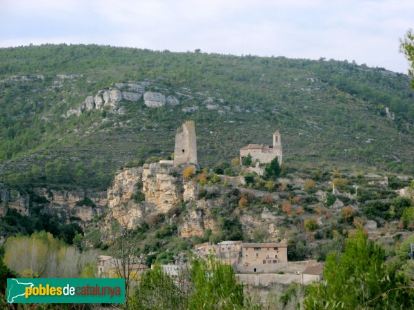Pontils - Castell i església de Santa Perpètua de Gaià (Foto: Albert Esteves, 2009) Pontils - Castell i església de Santa Perpètua de Gaià