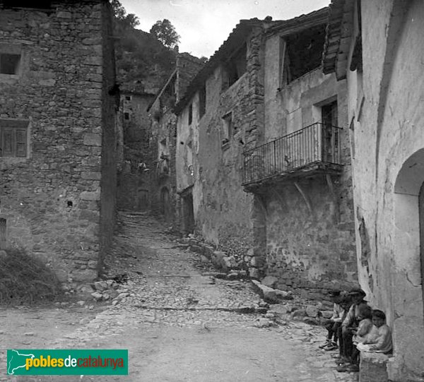 Pontils - Vallespinosa (Foto: Josep Salvany - Fons Salvany, Biblioteca de Catalunya, 1923) Pontils - Vallespinosa