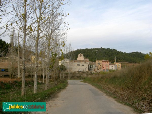 Pontils - L'església i el poble de lluny