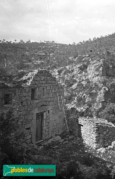 Pontils - Santa Maria de Vallespinosa (Foto: Josep Salvany - Fons Salvany, Biblioteca de Catalunya, 1923) Pontils - Santa Maria de Vallespinosa