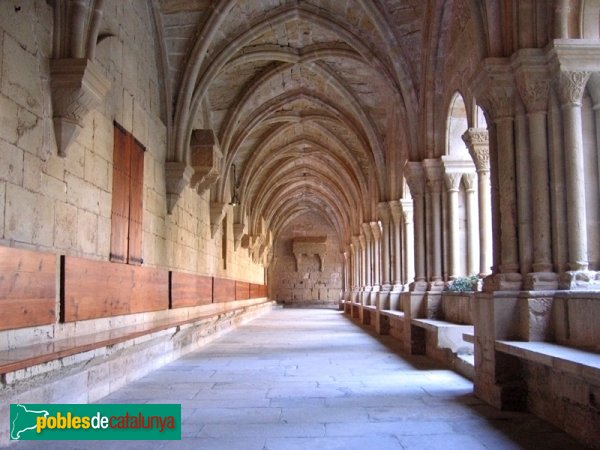 Monestir de Poblet - Claustre, ala romànica (Foto: Raul, 2006) Monestir de Poblet - Claustre, ala romànica