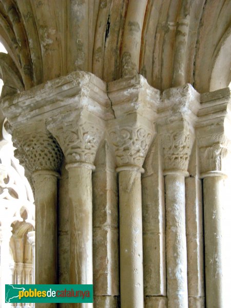 Monestir de Poblet - Capitells del claustre (Foto: Albert Esteves, 2009) Monestir de Poblet - Capitells del claustre