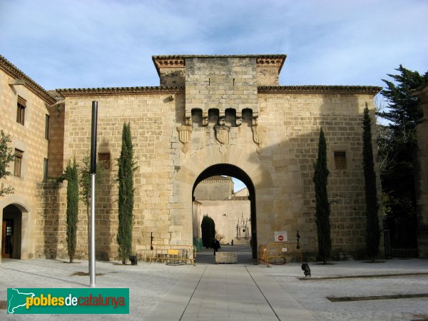 Monestir de Poblet - Porta Daurada (Foto: Albert Esteves, 2009) Monestir de Poblet - Porta Daurada