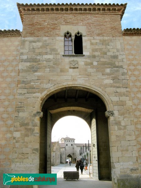 Monestir de Poblet - Porta Daurada (Foto: Albert Esteves, 2009) Monestir de Poblet - Porta Daurada