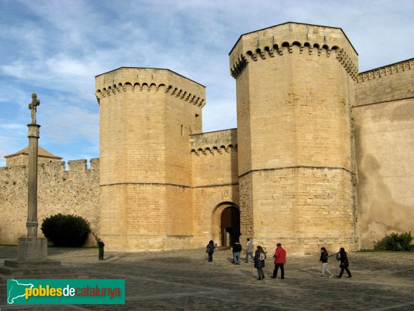 Monestir de Poblet - Porta Reial (Foto: Albert Esteves, 2009) Monestir de Poblet - Porta Reial