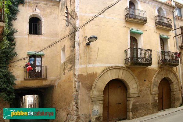 Sarral - Casa i portal del carrer Nou