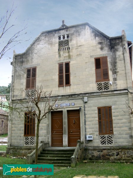 Vallfogona de Riucorb - Balneari de Vallfogona, xalet Santa Teresa (1925) (Foto: Albert Esteves, 2010) Vallfogona de Riucorb - Balneari de Vallfogona, xalet Santa Teresa (1925)