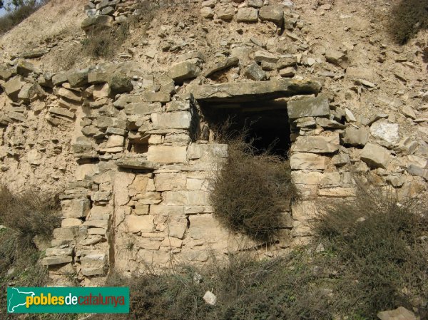 Llorac - Restes del castell d'Albió (Foto: Albert Esteves, 2010) Llorac - Restes del castell d'Albió