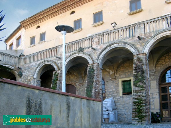 Vallclara - Can Sales, façana del carrer de la Muralla