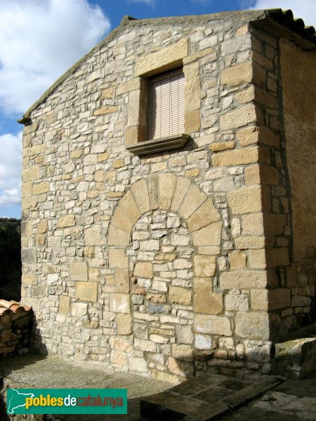 Glorieta, porta encastada en un mur