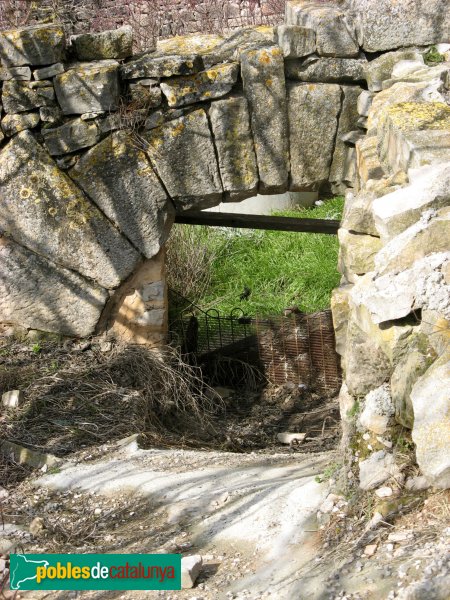 Glorieta, restes d'un antic portal