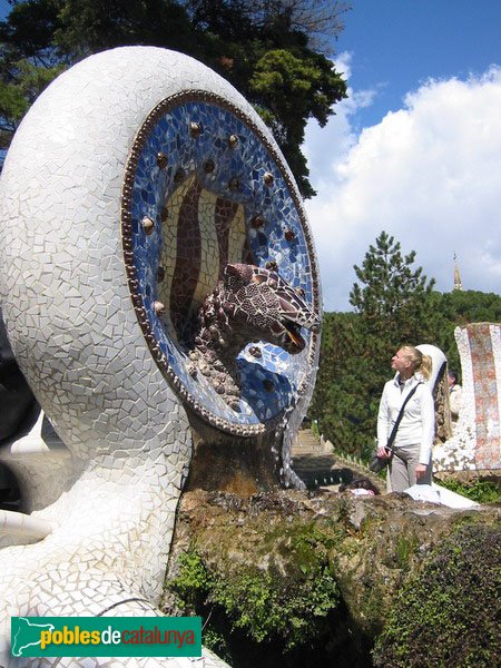 Barcelona - Park Güell, detall de l'escalinata Barcelona - Park Güell, detall de l'escalinata