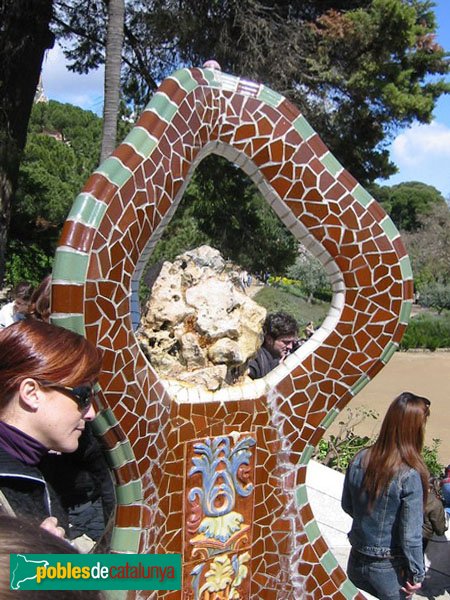 Barcelona - Park Güell, detall de l'escalinata Barcelona - Park Güell, detall de l'escalinata