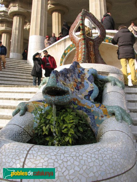 Barcelona - Park Güell, drac de l'escalinata (Foto: Valentí Pons, 2006) Barcelona - Park Güell, drac de l'escalinata