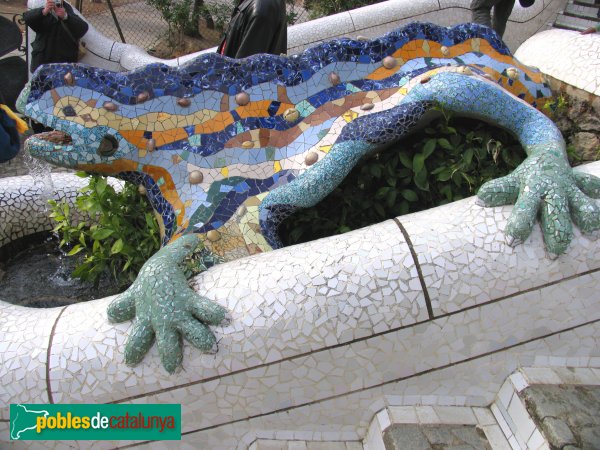 Barcelona - Park Güell, drac de l'escalinata (Foto: Valentí Pons, 2006) Barcelona - Park Güell, drac de l'escalinata