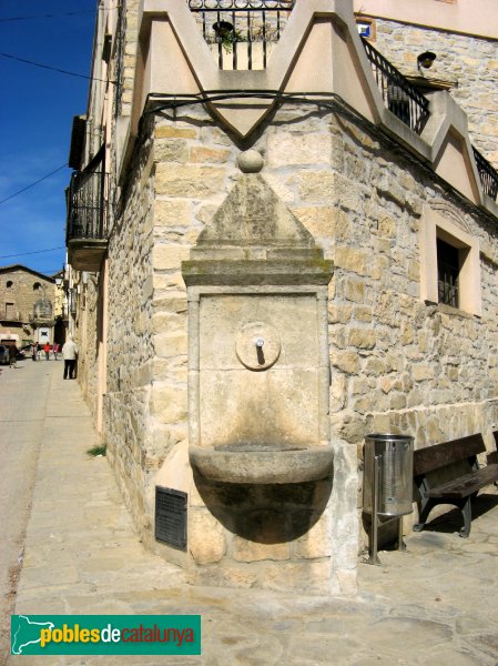 Solivella - Font del carrer de la Creu (Foto: Albert Esteves, 2010) Solivella - Font del carrer de la Creu