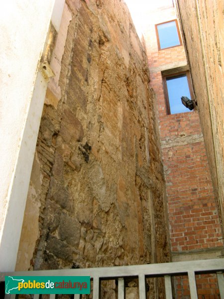 Terrassa - Restes d'una torre de la muralla