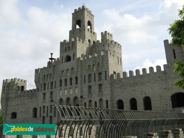 Terrassa - Casa-castell de les Fonts