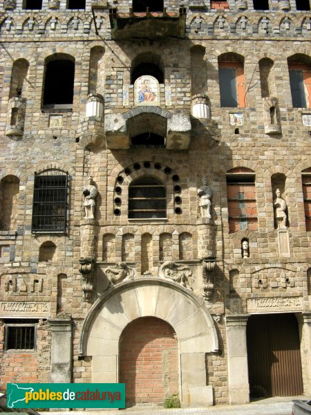 Terrassa - Casa-castell de les Fonts